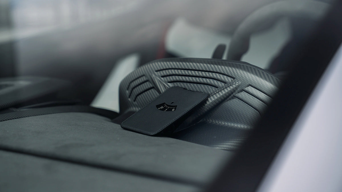 P-Disc 01 Lambo Window.webp__PID:7934671a-e8fe-4652-9c03-281564282b0a